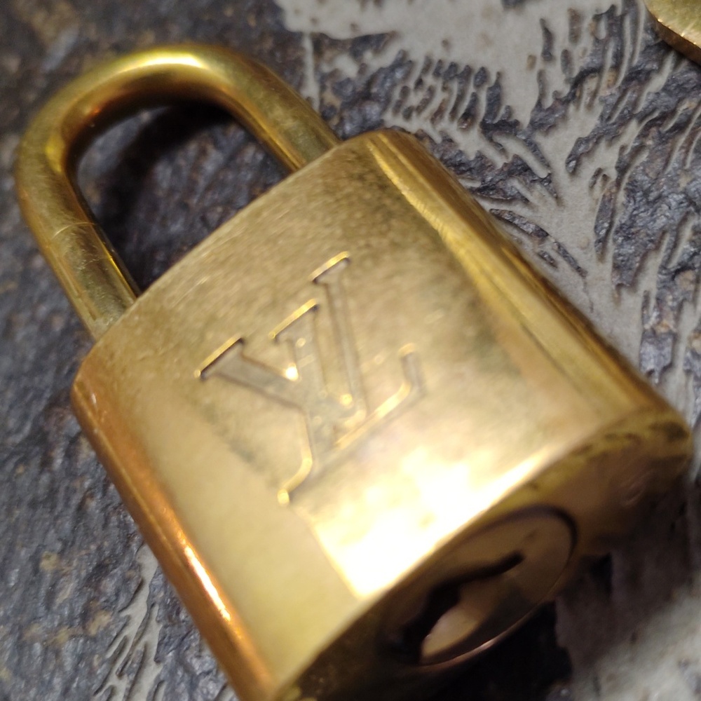 Louis Vuitton 🔥🔥🔥 !!!Authentic!!! Lock With Key - Picture 6 of 8